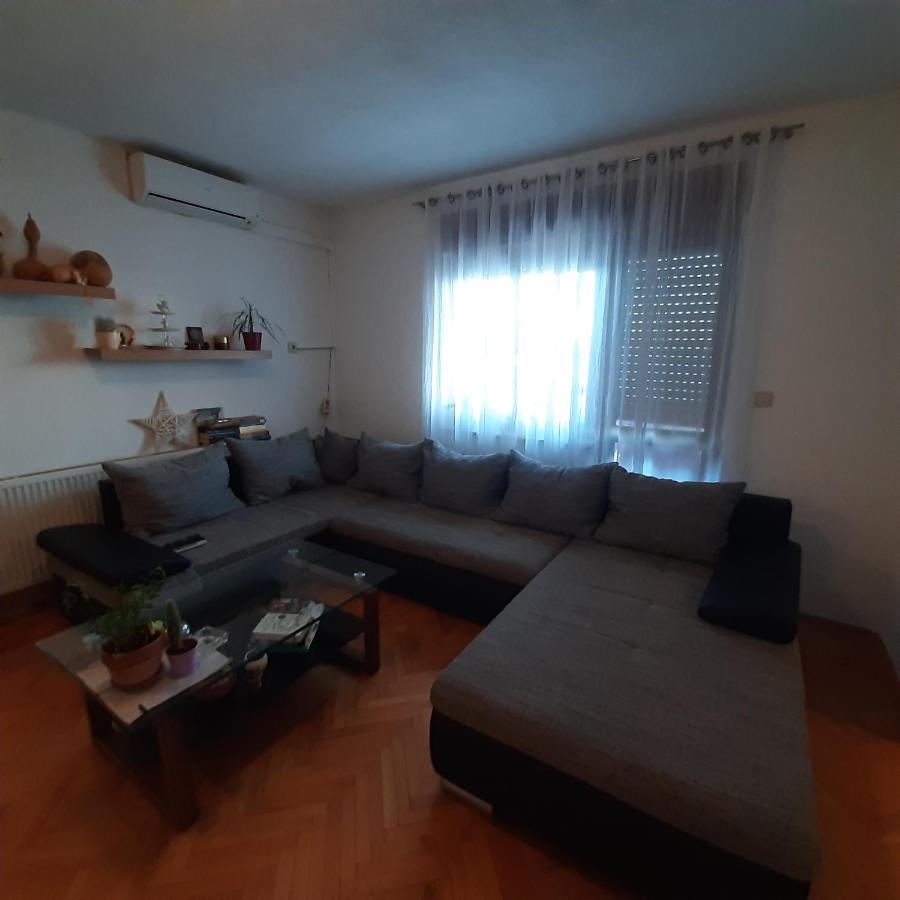 Apartman Nora โอมิช ภายนอก รูปภาพ