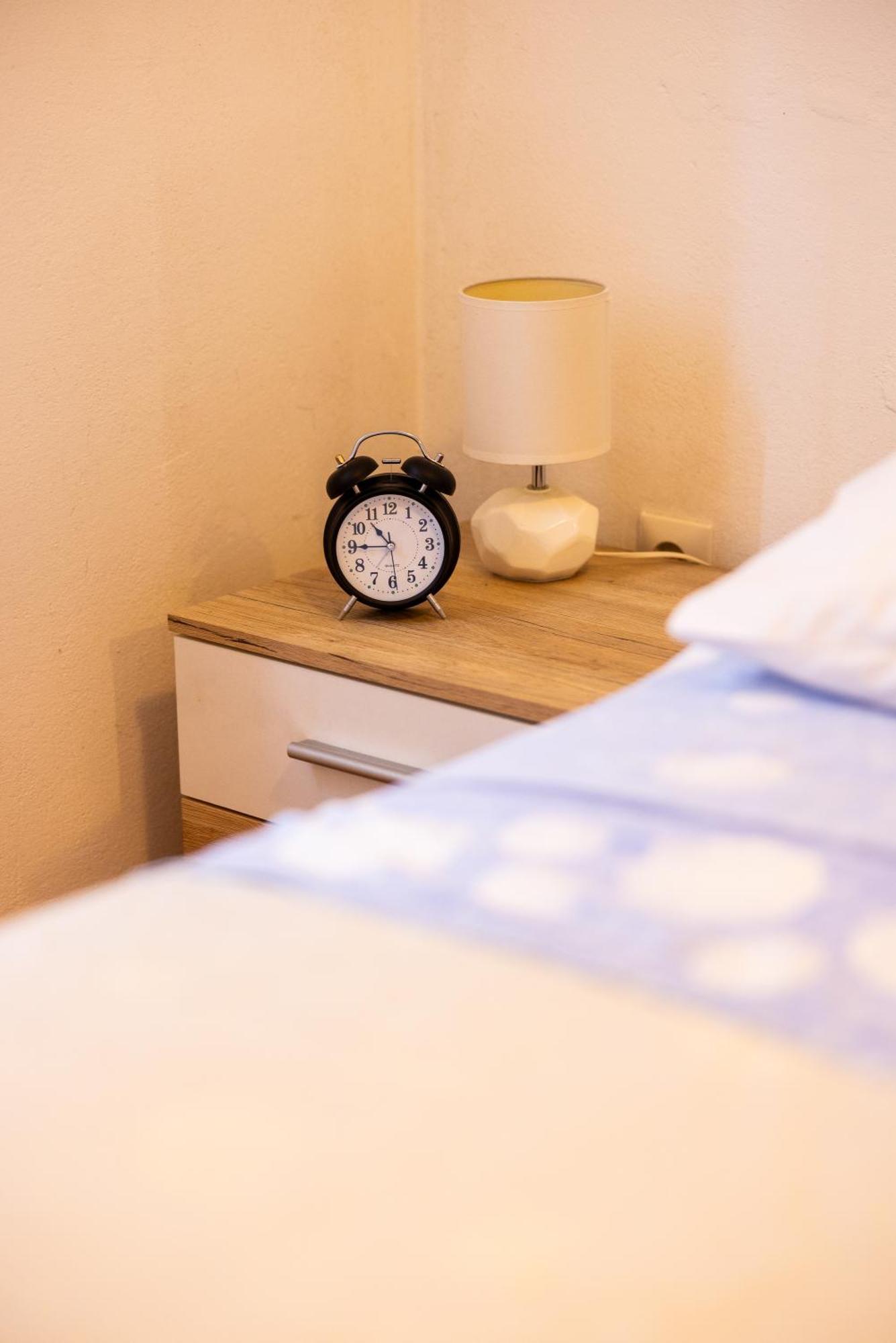 Apartman Nora โอมิช ภายนอก รูปภาพ