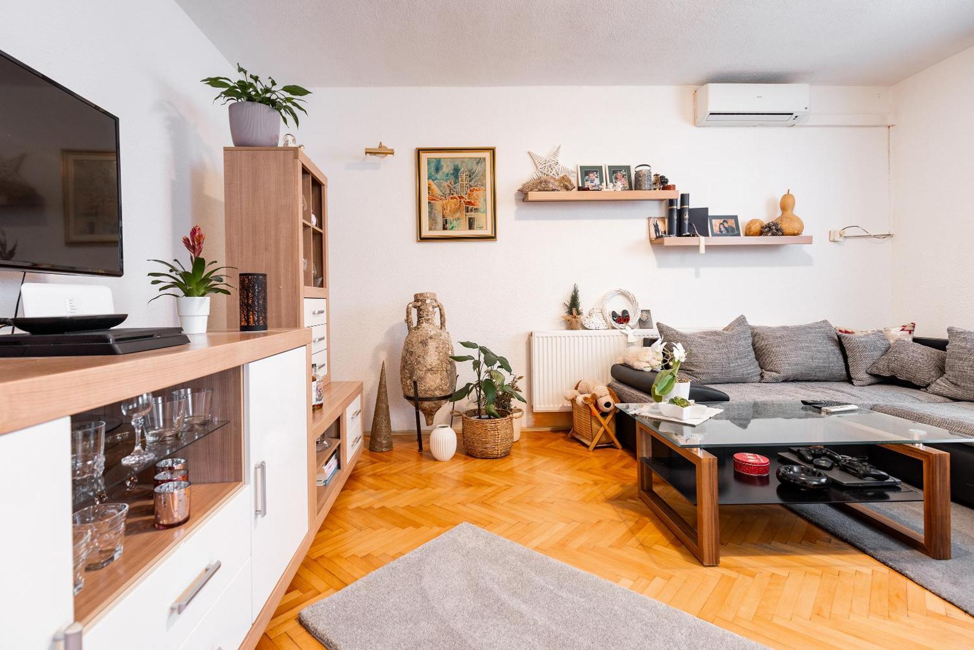 Apartman Nora โอมิช ภายนอก รูปภาพ
